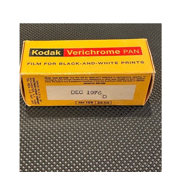 Kodak Verichrome Pan VP120 B&W Film ASA 125 Expired Dec 1976 Vintage Sealed - Picture 1 of 4